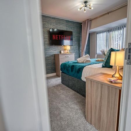 Stylish House - B'Ham Airport And Nec, Jlr Solihull, Business & Leisure Stays - Aspen House Rum bild