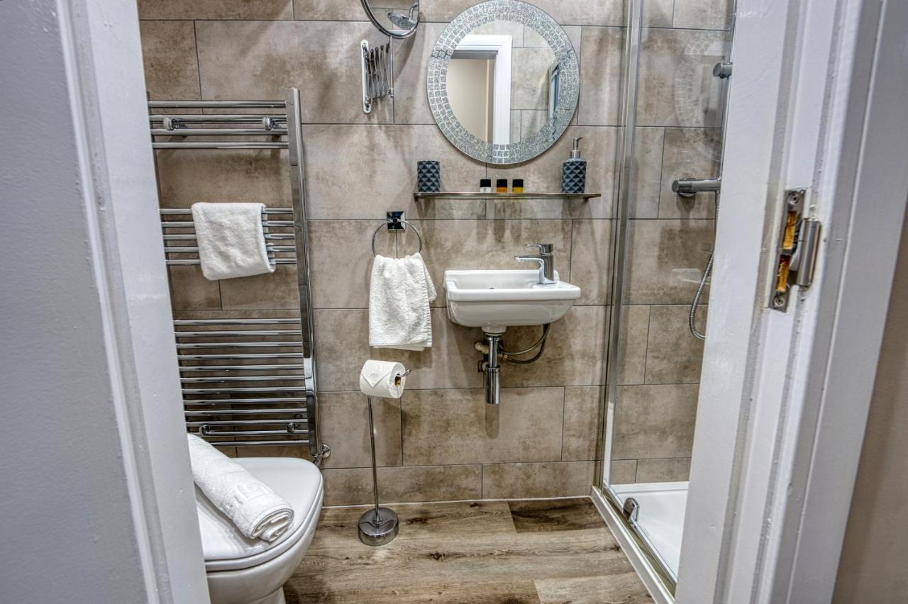 Stylish House - B'Ham Airport And Nec, Jlr Solihull, Business & Leisure Stays - Aspen House Rum bild
