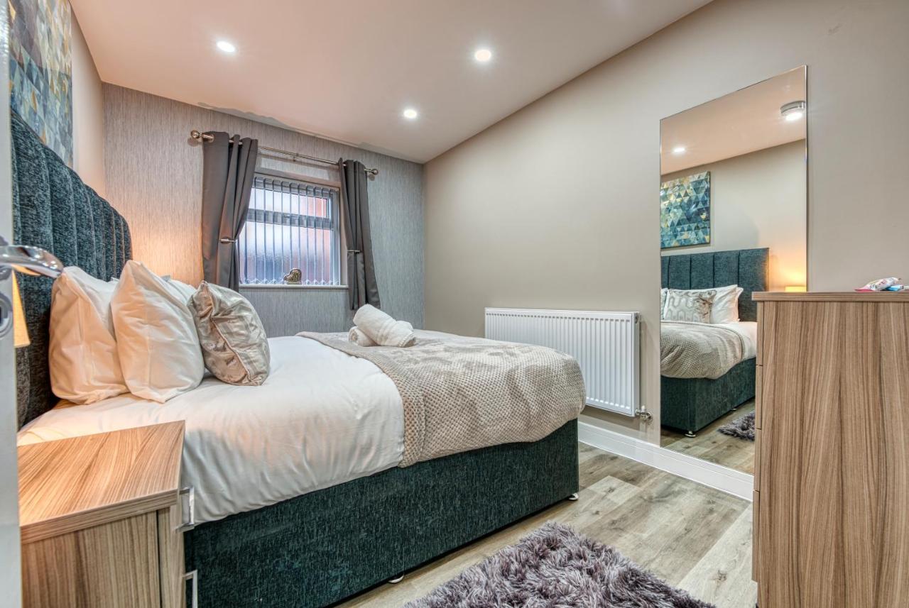 Stylish House - B'Ham Airport And Nec, Jlr Solihull, Business & Leisure Stays - Aspen House Rum bild