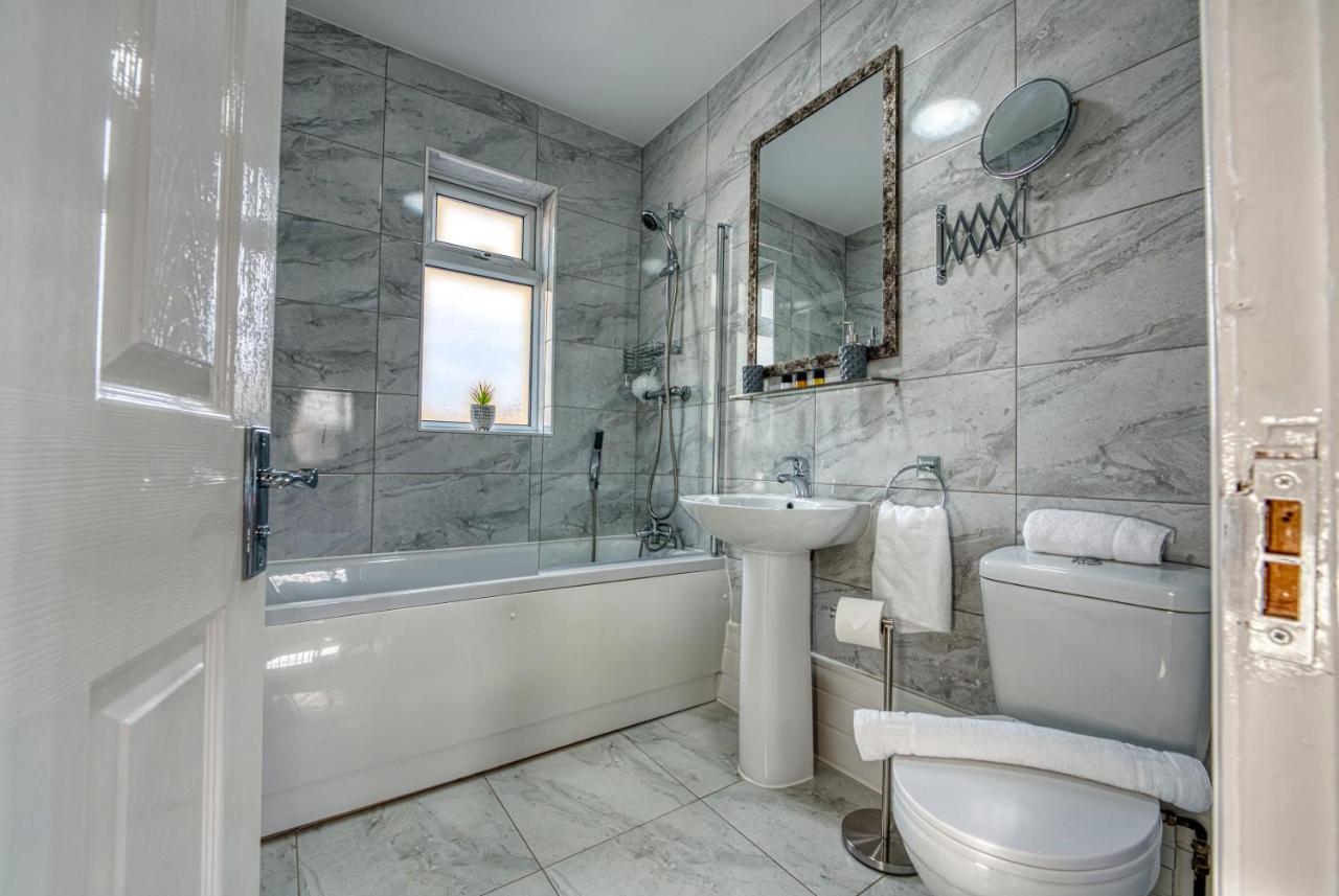 Stylish House - B'Ham Airport And Nec, Jlr Solihull, Business & Leisure Stays - Aspen House Rum bild