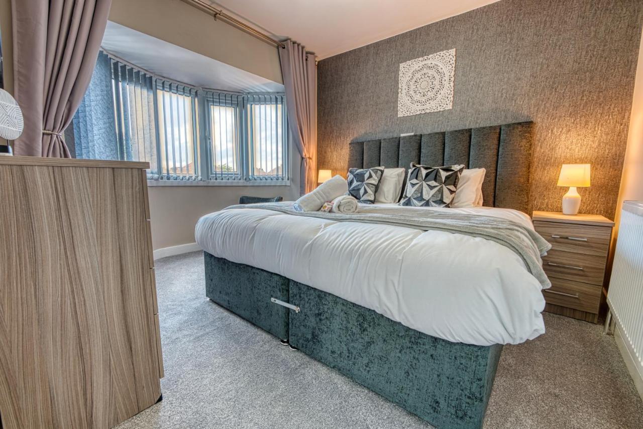 Stylish House - B'Ham Airport And Nec, Jlr Solihull, Business & Leisure Stays - Aspen House Rum bild