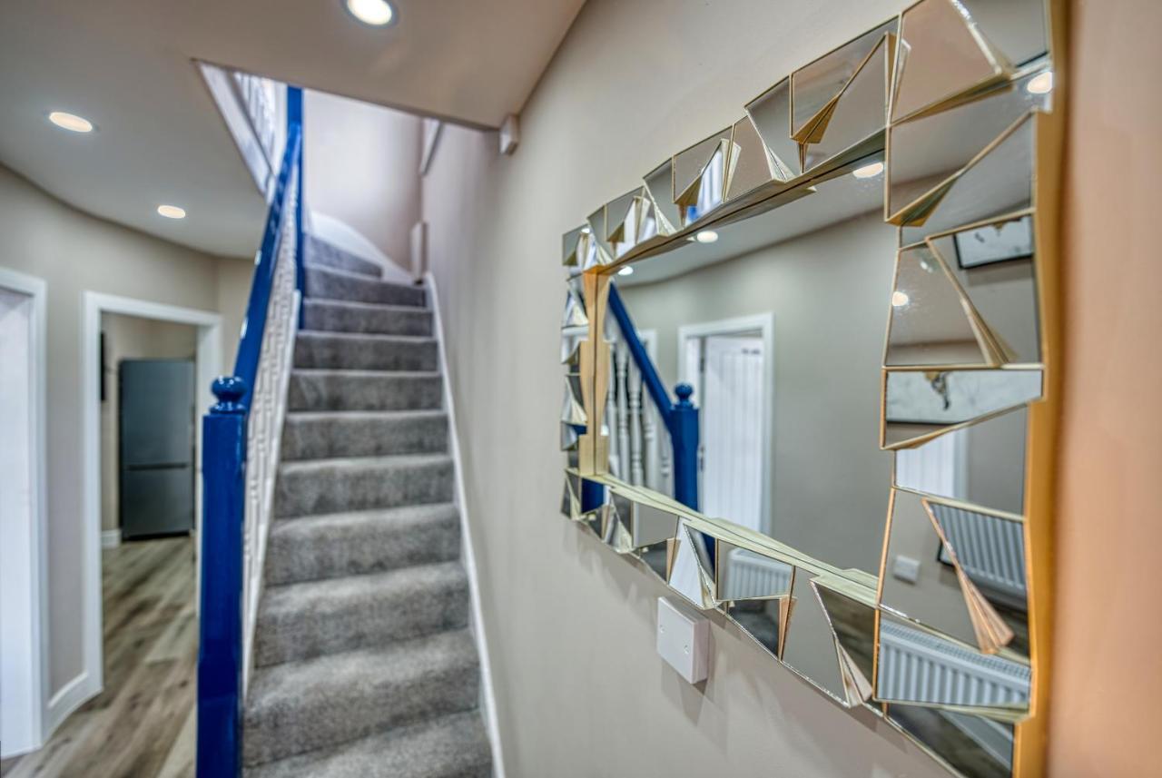 Stylish House - B'Ham Airport And Nec, Jlr Solihull, Business & Leisure Stays - Aspen House Rum bild